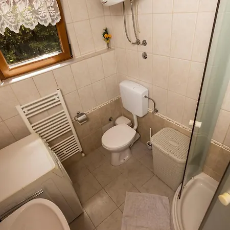4 Bedroom Gorgeous In Vrata
