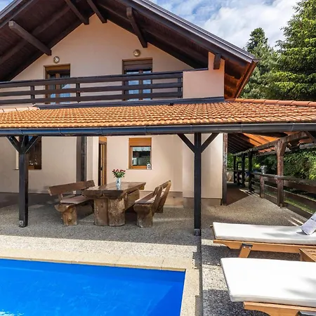 Vakantiehuis Pet Friendly In With Sauna Vrata